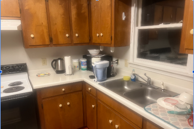 Kitchen - Close to Campus Apartments