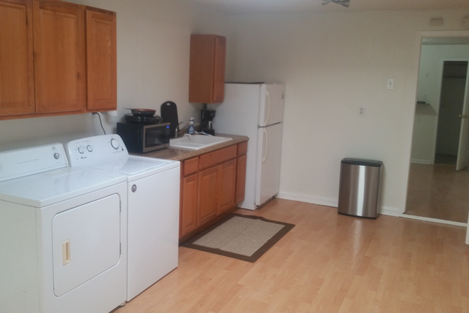 1 BEDROOM,BEAUTIFUL NEW KITCHEN AND BEDROOM - NEW 1 BEDROOM HOUSE GREAT LOCATION AND NEIGHBORHHOOD