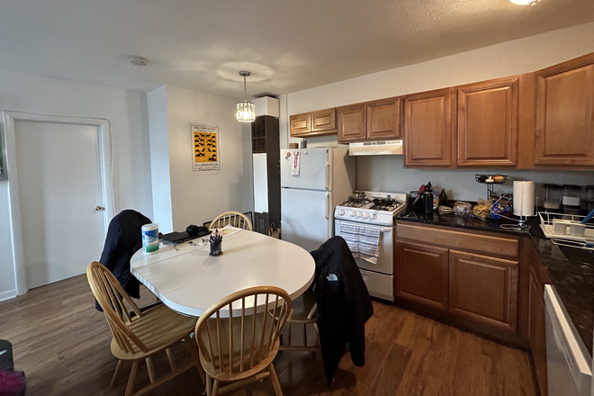 Call NOW for showings! 617-236-8600 - ENDICOTT ST - TRUE 2BR IN NORTH END W/ LIVING RM, DW, EQUAL BDRMS, LNDRY IN BLDNG AVAIL *9/1/2026*