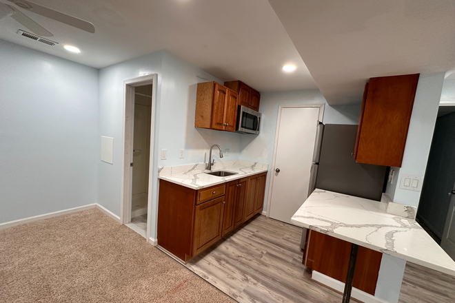 Studio kitchen - Lastner Lane House