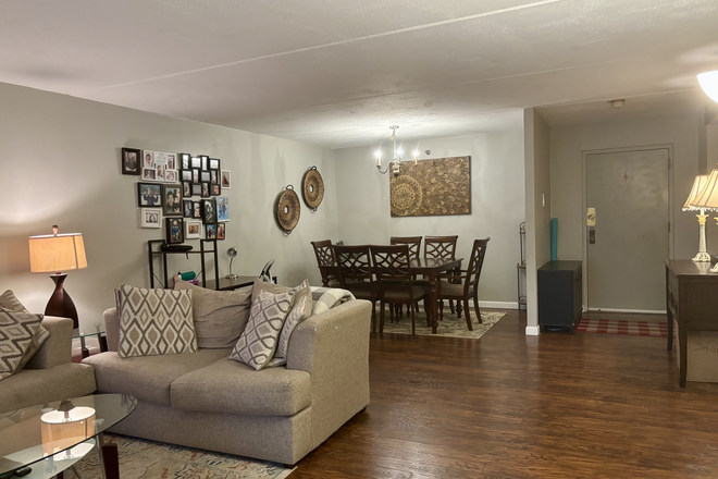 2 - Renovated 2 bed, 2 bath in condo building with pool & gym
