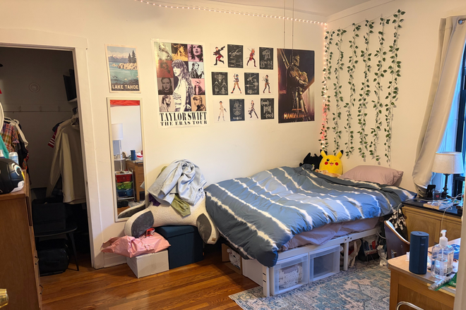 Bedroom - Spacious apartment right on campus! Great common area, furnished, very close to Foster station.