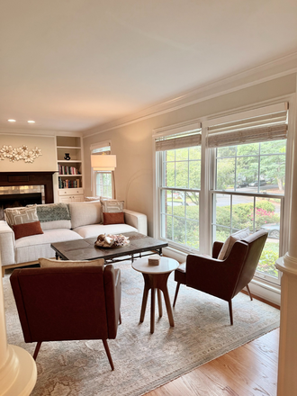 Living room - Furnished House 15 Min Walk to Campus! spacious bedrooms, all with en suite bathrooms+closets