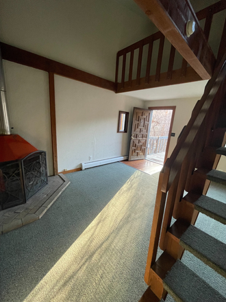 3 - AVAILABLE NOW!: 100 Artesian Dr House