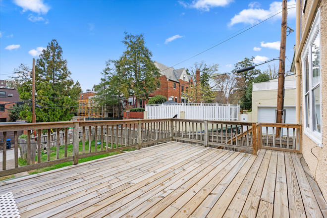Back Deck - Large Unfurnished 6 Bedroom Townhome Avail August 2026-2027