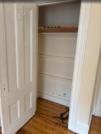 Closet - Roxbury Crossing ~10 min to IV