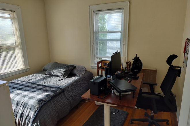 Bedroom 1 - Private Furnished Bedroom in a 2bed - 1Bath