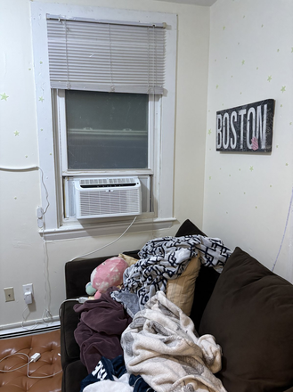 Bedroom - 4 Bed Available 9/1/26! *CONTACT NOAH 603-470-8181 Apartments