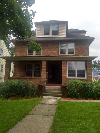 House - Walk to PSU! Charming 2BR/1BA Ground Level Apt. Includes 2 Free Parking Spots! 4 person occupancy