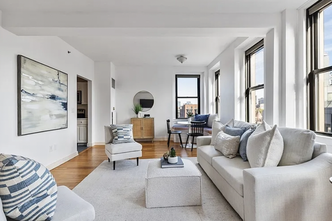 living room - Elegant, Sunny, Spacious Back Bay 2BR 2BA, close to campus, NO BROKER FEE.