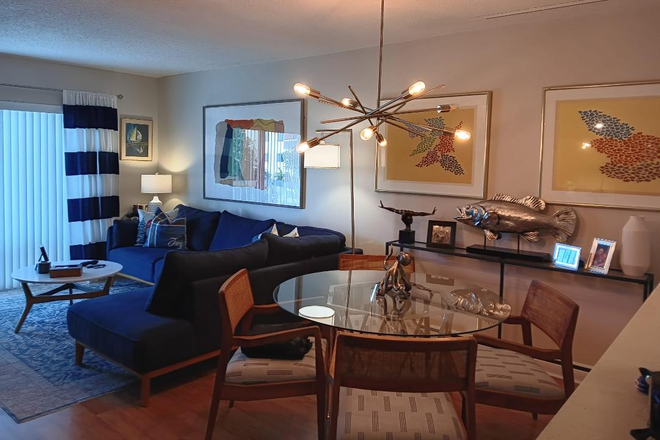 LIVING ROOM - VILLAGE OF KINGS CREEK Condo