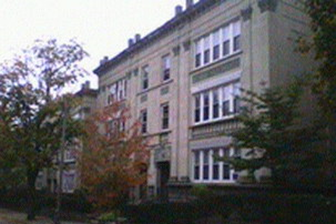 hubrealtyproperties.com - No realtor fee, huge 4 bedroom 2 bath condo for 9/1, Packards corner on the green line