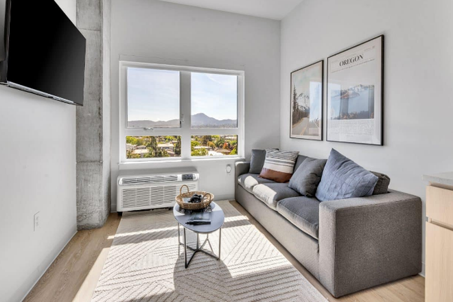 Living Room - Room in a 5bd/4bth Availablity - Fully Furnished - Steps away from UO Campus