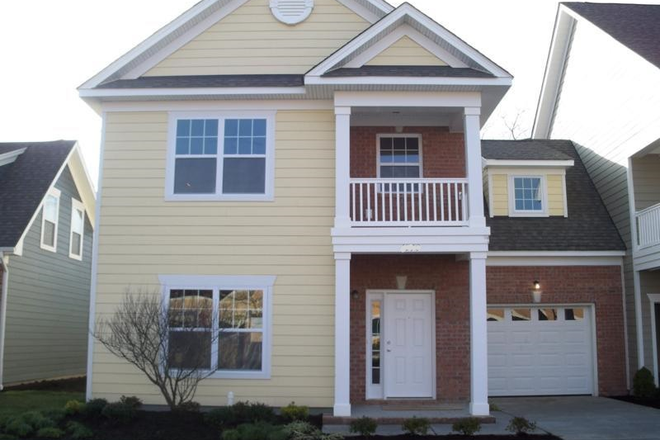 Outside (Sample photos due to more than one unit available) - Great Townhome, On ODU Campus