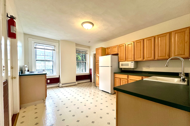 Kitchen - Charming 1st floor apartment in a duplex