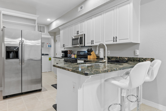 Kitchen (Common area) - Furnished Private Rooms - Master Suite w/ Private Jetted Tub House
