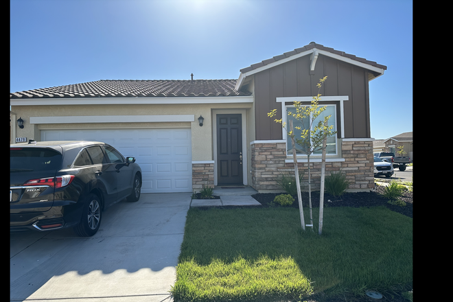 Front of house - Bellevue Ranch 3 bed 2 bath