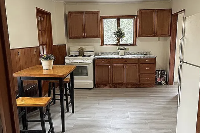 Kitchen - Spacious Willimantic Home – Ideal for Students & Young Professionals