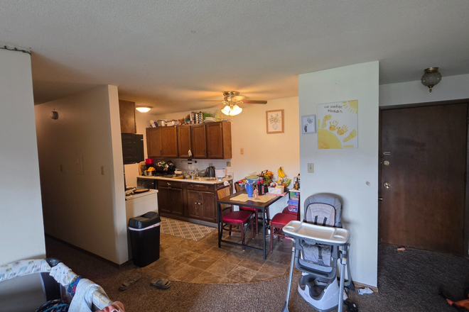 Living room with kitchen - 4301 Lincoln Swing, Unit 26