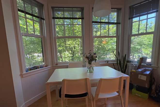 Dinning - 3BD 2BR Apartment near Campus