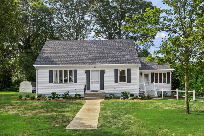 Exterior Front - ACCEPTING APPLICATIONS FOR THE 2027-2028 ACADEMIC YEAR! Updated Cape close to campus House