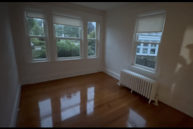 Bedroom - Summer Sublet - Chesnut Hill, Near BC campus