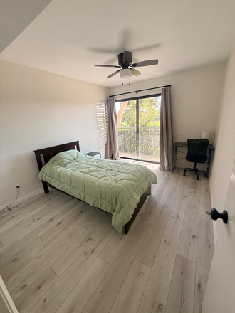 Private bedroom, spacious closet - Student/Intern Furnished bedroom and private bath
