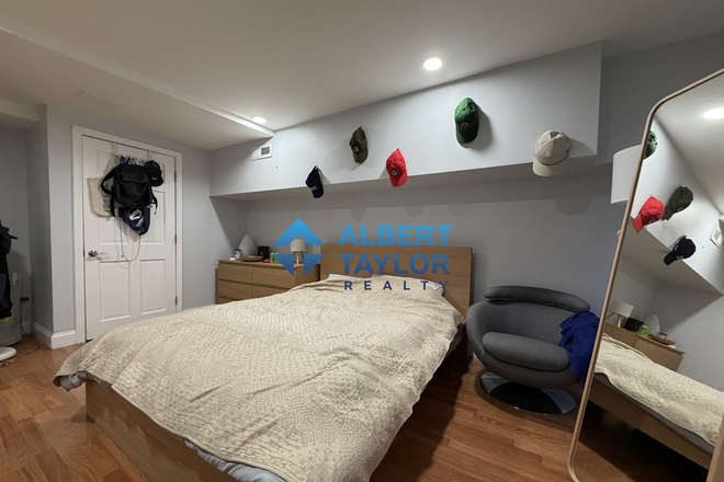 Bedroom - In-Unit Laundry - 3Bed/2Bath Duplex Unit! Steps from Campus