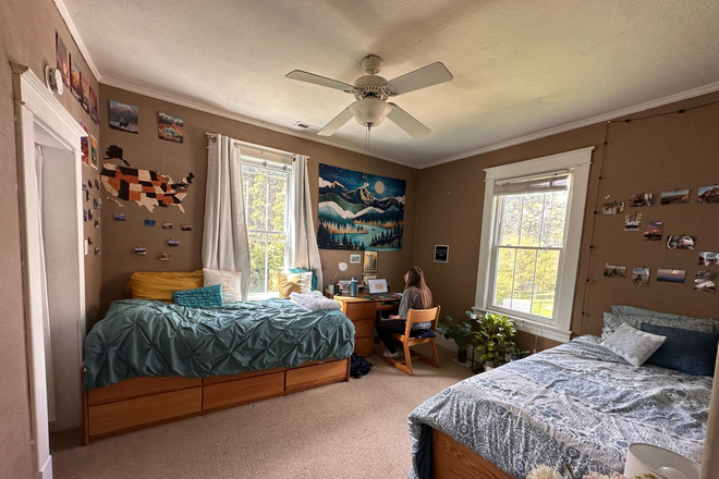 Back Bedroom - House 3 Miles from LU- 318 Sussex (Prof. Love)