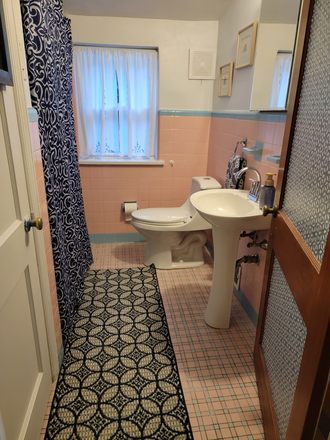 @nd floor bedroom, shared by Asian inspired room and Bright and Beautiful Room. Photos of Asian Inspired room available through the website - Nature is Your Neighbor - 2.5 miles from Salus