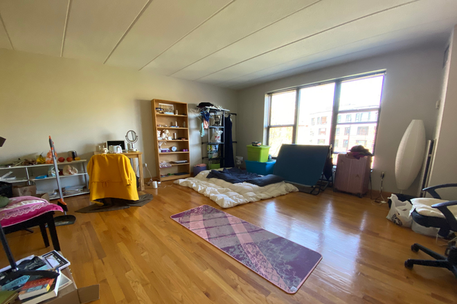 1 - 2 bedrooms 2 bathrooms, central air, heat/hot water included, elevator