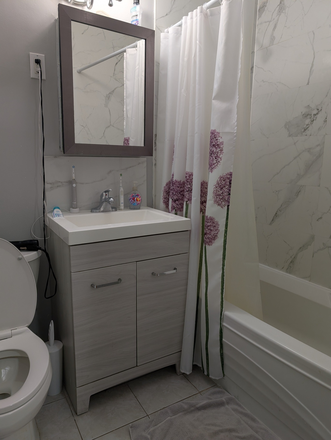 Shared Bathroom - (FOR FEMALE) Private rooms for rent in a shared townhouse at Driftwood Avenue