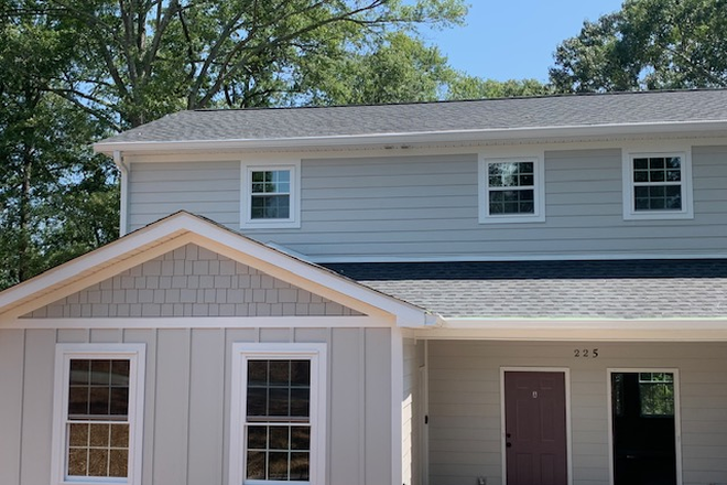 Exterior Street View - Duplex **3 Bedroom ** 3 Bathroom** 1 Mile From Campus**Steps From Cat Bus