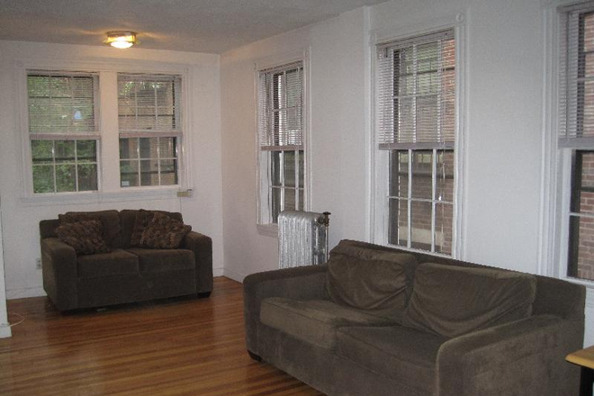 hubrealtyproperties.com - Huge one bedroom condo with updated kitchen and bathroom, in Beacon Hill