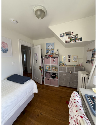 bedroom view from closet - Single Bedroom, 10 minute walk from BC Campus and T stop House