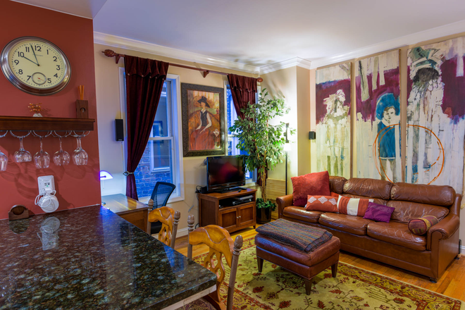 Living Room - Charming Furnished 1 Bedroom with Patio Near Outstanding Restaurants