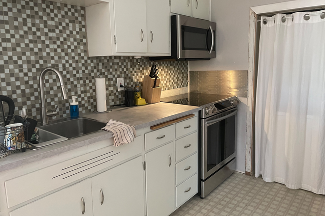 Updated appliances - 1150ft2, Large 2/1 Apt, w/d, furnished, Campus/Hendricks, Hayward