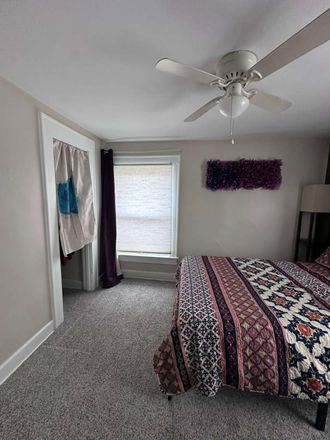 Room For Rent - Shared Housing Near Bus Line with access to MSU/LCC campuses and REO Town House