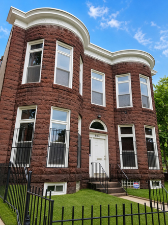 Exterior - 3 Bedroom Apartment Across From UM
