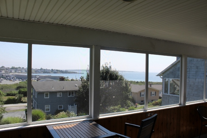 Porch Ocean View - 5 Bed/3 bath in Bonnet! 15 mins to URI House