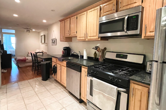 living - BEAUTIFUL 4 BED, ONLY 25% BROKER FEE! AVAIL 9/1/26!!