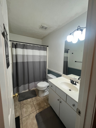Bathroom (shared with 1 other person) - Private Bedroom/Shared Bathroom for Rent