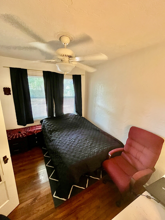 Room for rent - Room available in house close to campus & downtown