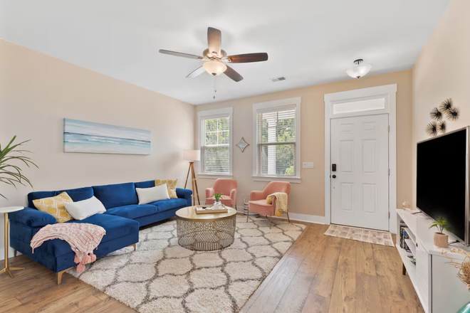 Living Room - Clean & Stylish Fully Furnished Townhome in Park Circle