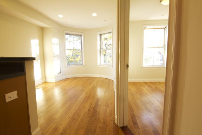 Call call or text Arezou at 617-584-7817 - Modern 3 bed near NEU with washer and dryer in the unit!!!! Apartments