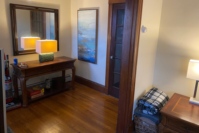 Living Space - Oak Square 3 Bed Nonantum St Apartments