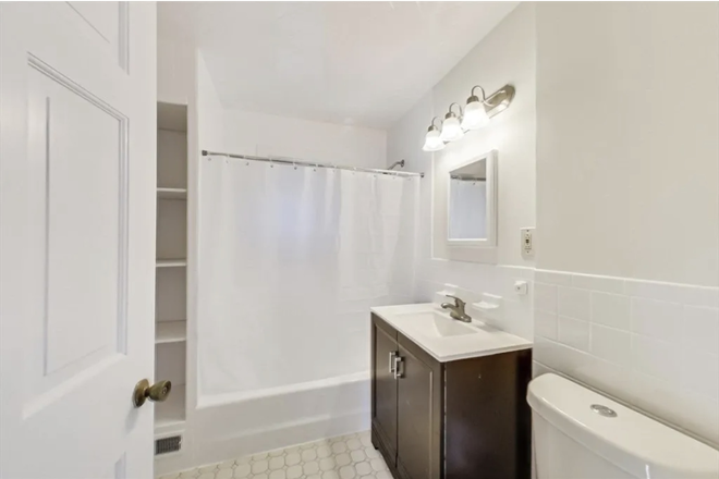 Bathroom - Supersized private bedrooms in 6 bed 2 bath next to Tufts / Davis Square. Apartments