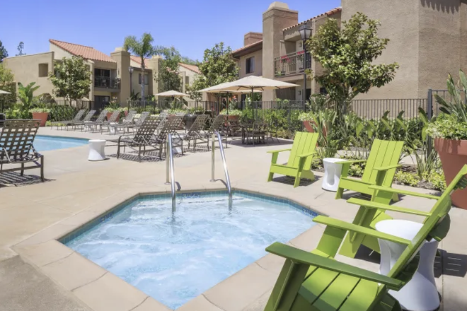 Pool/Jacuzzi - URGENT: Looking for a female in 2 bed / 2 bath apartment near UCSD