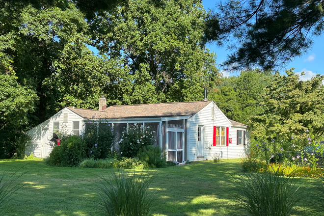 Outside view - Baltimore County 1 bedroom house on 5 acres near Loch Raven Reservoir