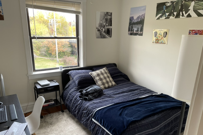 Bedroom - Summer '26 Sublet next to Noyes L Station